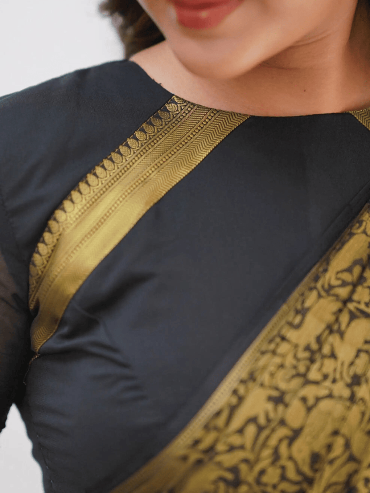 Vanasingaram Grey Georgette Saree with Zari Motifs